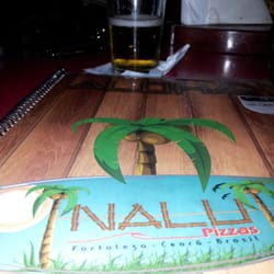 Nalu Pizzas - Mesa com cardápio