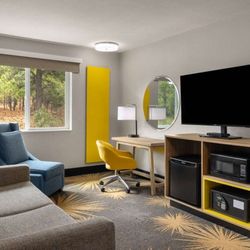 Days Inn by Wyndham Williams - Guest room
