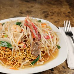 Combination HK Crispy Noodles
