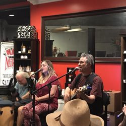 Mad Mike's American Gourmet - Entertainment