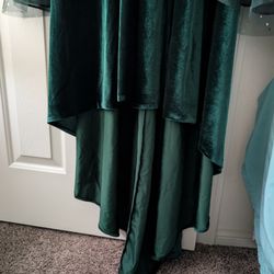 Magnifique' Stitches - Debra shortened the hem on this dress. She did a lovely job.