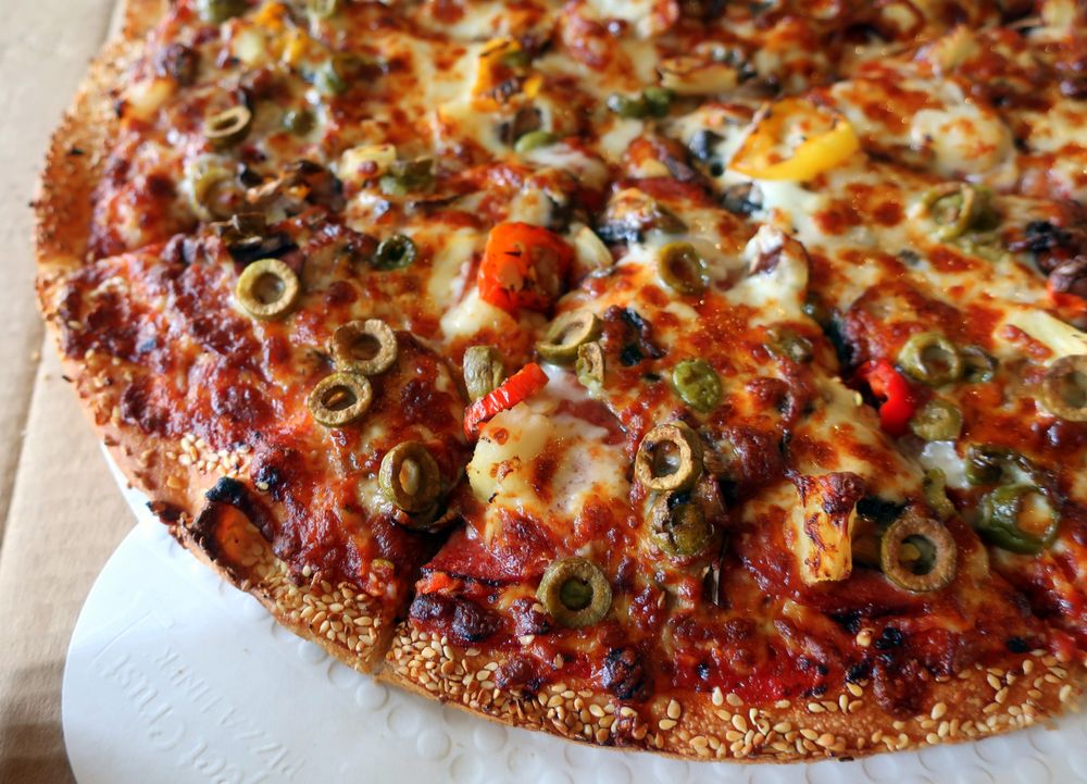 Red Swan Pizza Logo