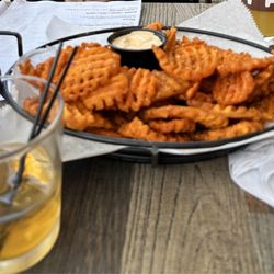 Auburn Draft House - Sweet potato fried, Old Fashion and local beer (not a Bud Light!)