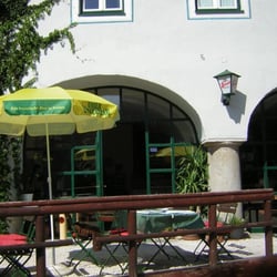 Restaurant Schiffsmeisterhaus - Der Hof mit Blick auf den Eingang zum Restaurant