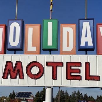 Holiday Motel - Hotels Near Me - Bend, Oregon