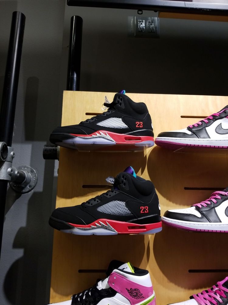 finish line sneaker store near me