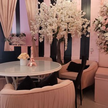 Mrs Coco - Indoor seating - Cafes Near Me - Henderson, Nevada