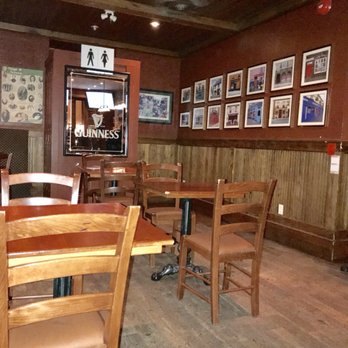 P.J. O'Brien Irish Pub and Restaurant - Bar dining room - Pubs Near Me - Toronto, Ontario