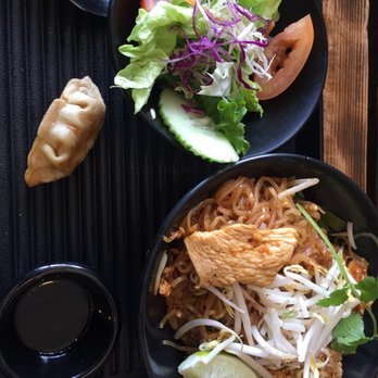 Sip Saam Thai - Chicken Pad Thai - Thai Near Me - Austin, Texas Sip Saam Thai - Chicken Pad Thai - Thai Near Me - Austin, Texas