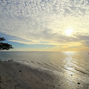 Sunset Beach - Sunset beach - the sun over the water at the start of sunset - Beaches Near Me - Tarpon Springs, Florida