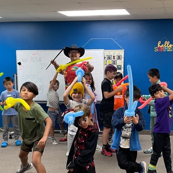 Western Magic Cowboy - Balloon party strategic kids - Magicians Near Me Western Magic Cowboy - Balloon party strategic kids - Magicians Near Me