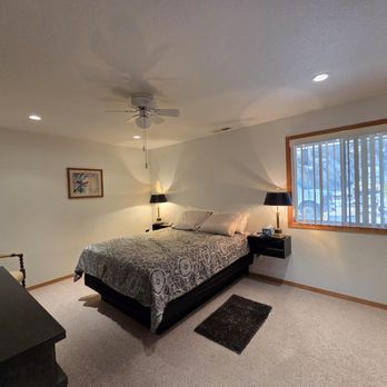 Frozen Dog Digs - Mack & Spot House Master Room - Hotels Near Me - Emmett, Idaho