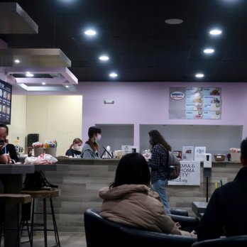 Tealicious Bubble - Order counter area. - Bubble Tea Near Me - Evanston, Illinois