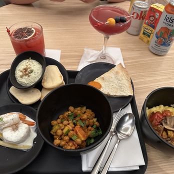 Chase Sapphire Lounge - Airport Lounges Near Me - East Elmhurst, New York