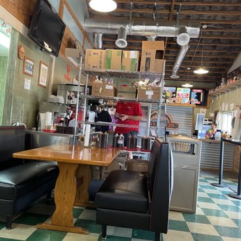 Phil's Dream Pit - Just a few booths inside. - Barbeque Near Me - Kingsport, Tennessee