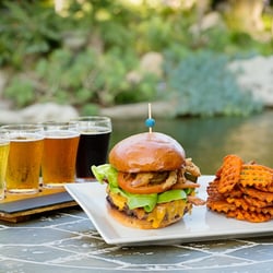 1hundred Kitchen and Libations