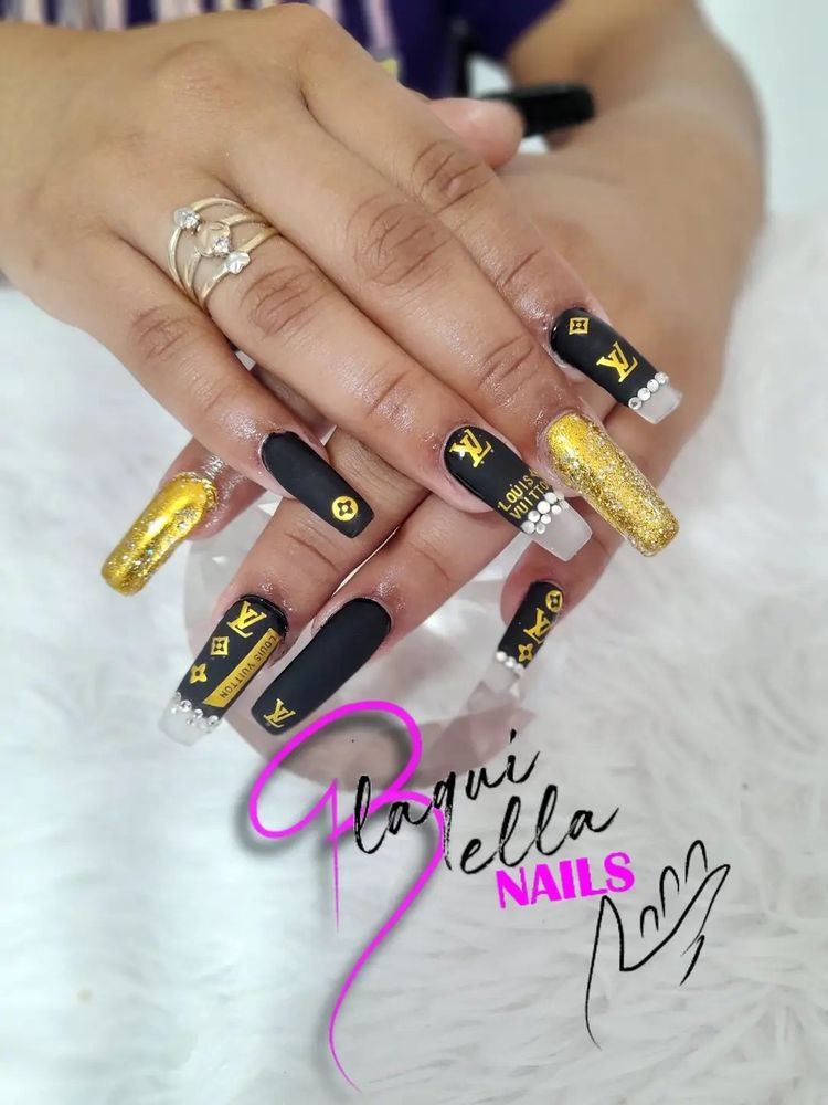 Flaqui Bella Nails Logo