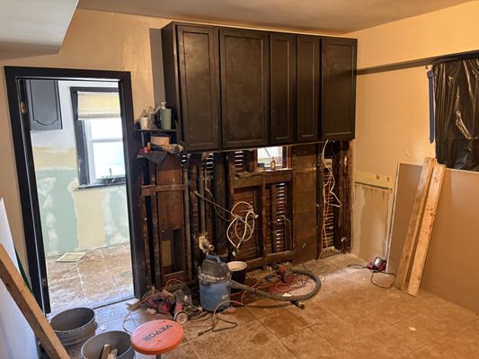 J C construction and renovation Logo