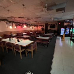 Marcello's Pizza & Pasta of Nuevo - Sitting area
