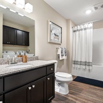 Redwood Cincinnati Pippin Road - Two Full Bathrooms - Apartments Near Me - Cincinnati, Ohio Redwood Cincinnati Pippin Road - Two Full Bathrooms - Apartments Near Me - Cincinnati, Ohio