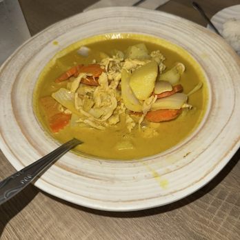New Thai Bistro - L-Yellow Curry Chicken - Thai Near Me - Pleasanton, California