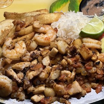 Mariscos La Playa - Pescado a la Plancha - Seafood Near Me - Albuquerque, New Mexico