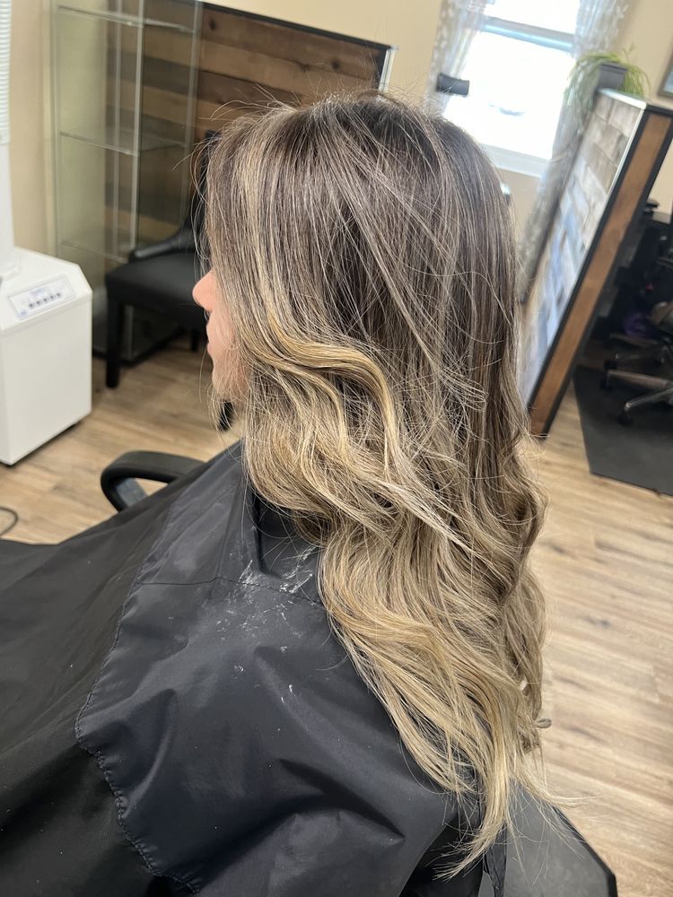 Gloria’s hairstylist Logo