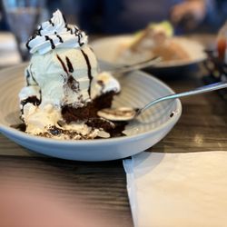 Raiders Tavern & Grill - Brownie w/vanilla ice cream
