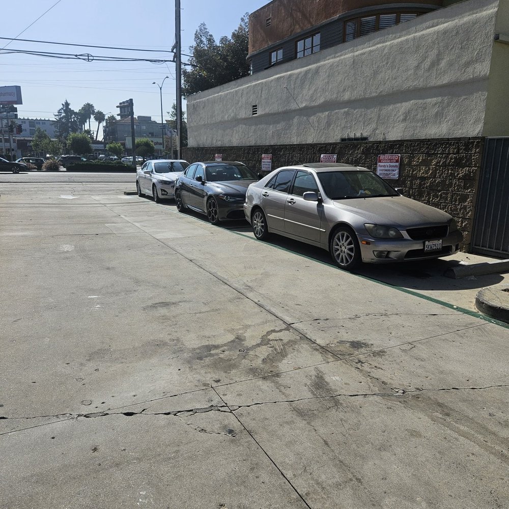 Randy’s Donuts - Parking - Donuts Near Me - Los Angeles, California