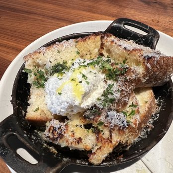 North Italia - White Truffle Garlic Bread - Italian Near Me - Franklin, Tennessee