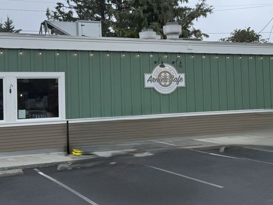 Arnie's Cafe by null