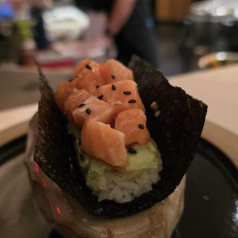 Noriko Handroll Bar - King salmon avocado - Sushi Bars Near Me - Chicago, Illinois