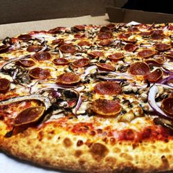 Reno's Pizzeria & Restaurant - Pepperoni and red onion pie
