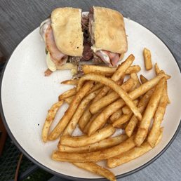 Cuban sandwich with fries Cuban sandwich with fries