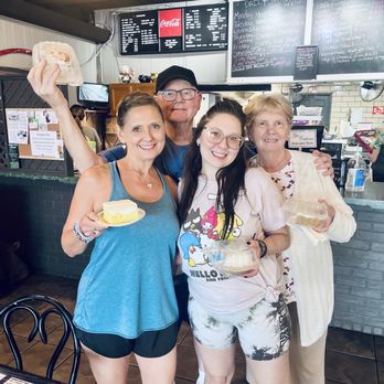 Hungry Hut - We loved the pie! - Barbeque Near Me - Gadsden, Alabama