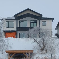 Forthwright General Contracting - After installation of B&B siding, post capping, soffit and fascia.
Lake Echo.