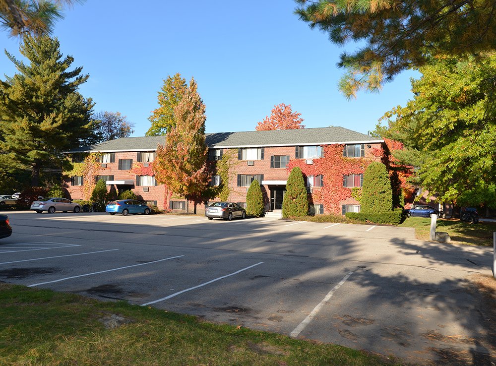 ROYAL OAK APARTMENTS Updated September 2024 10 Reviews 149