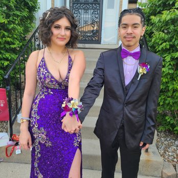Donna's Custom Flowers - My daughter and her boyfriend on prom night. - Florists Near Me - Libertyville, Illinois Donna's Custom Flowers - My daughter and her boyfriend on prom night. - Florists Near Me - Libertyville, Illinois