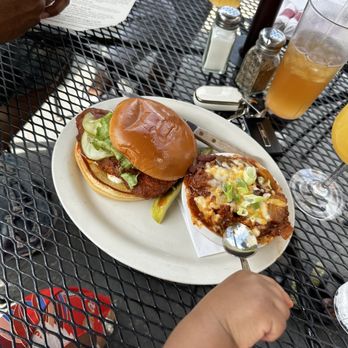 Ye Olde Durty Bird - Chili Mac and Caprese Chicken Sandwich - American Near Me - Toledo, Ohio