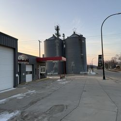 Shari's Sports Saloon & Lanes
