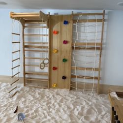 Wildflower Play Studio - Sandbox/climbing structure