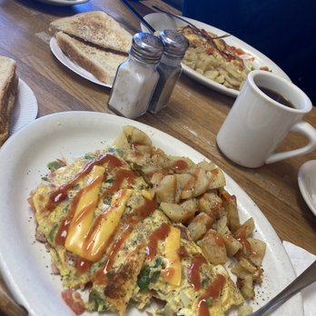Mo's Cafe - American omelette - Coffee & Tea Near Me - Eldersburg, Maryland