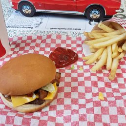 Bacon Cheeseburger Deluxe with fries Bacon Cheeseburger Deluxe with fries