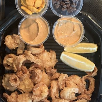 Hank's Oyster Bar, Old Town - Popcorn Shrimp & Calamari - never disappoints. Crispy and delicious. Goldfish crackers and chocolate, yes please. - Seafood Near Me - Alexandria, Virginia Hank's Oyster Bar, Old Town - Popcorn Shrimp & Calamari - never disappoints. Crispy and delicious. Goldfish crackers and chocolate, yes please. - Seafood Near Me - Alexandria, Virginia