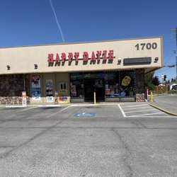 Happy Dayze Cigar & Smoke - This place is the worst place in town!
