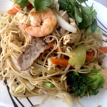 Pho VN Bistro - Combination "lo mein" which was basically vermicelli stir fry. And the noodles were a bit under cooked. - Vietnamese Near Me - San Antonio, Texas Pho VN Bistro - Combination "lo mein" which was basically vermicelli stir fry. And the noodles were a bit under cooked. - Vietnamese Near Me - San Antonio, Texas