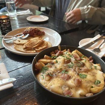 Quinn's - Poutine and steak tartare - New American Near Me - Seattle, Washington Quinn's - Poutine and steak tartare - New American Near Me - Seattle, Washington
