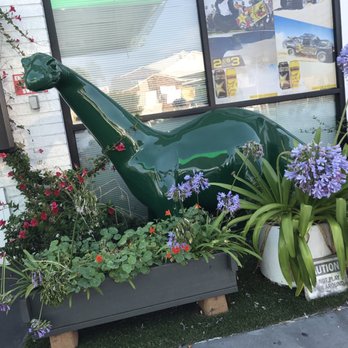 Sinclair Gas and Dino Mart - Gas Stations Near Me - Los Angeles, California