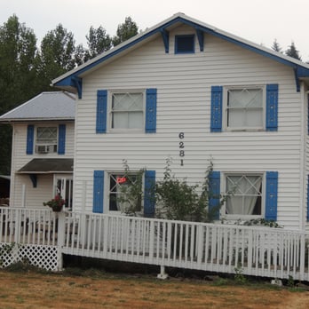 Foster Lake Inn - Front of Inn Over looking Foster Lake - Vacation Rentals Near Me - Sweet Home, Oregon Foster Lake Inn - Front of Inn Over looking Foster Lake - Vacation Rentals Near Me - Sweet Home, Oregon
