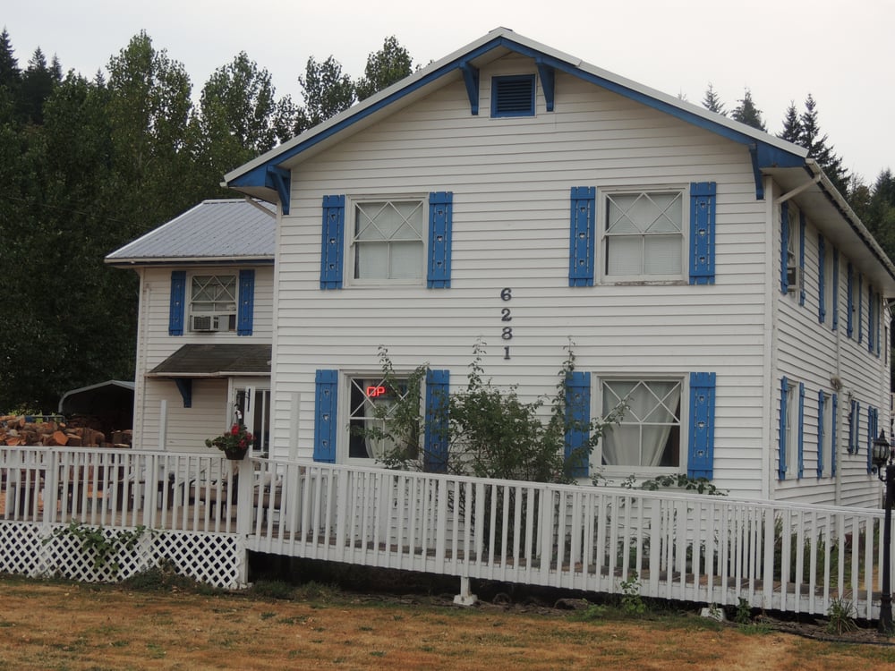 FOSTER LAKE INN Updated September 2024 20 Photos 6281 US 20